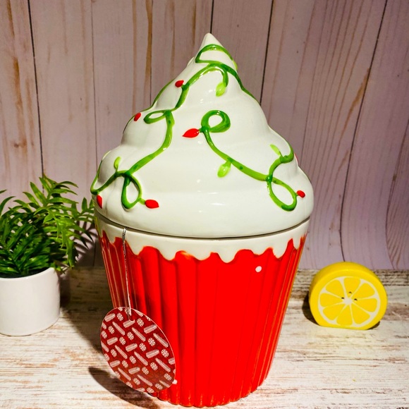 10 strawberry street Other - 10 Strawberry Street Large Cupcake Canister